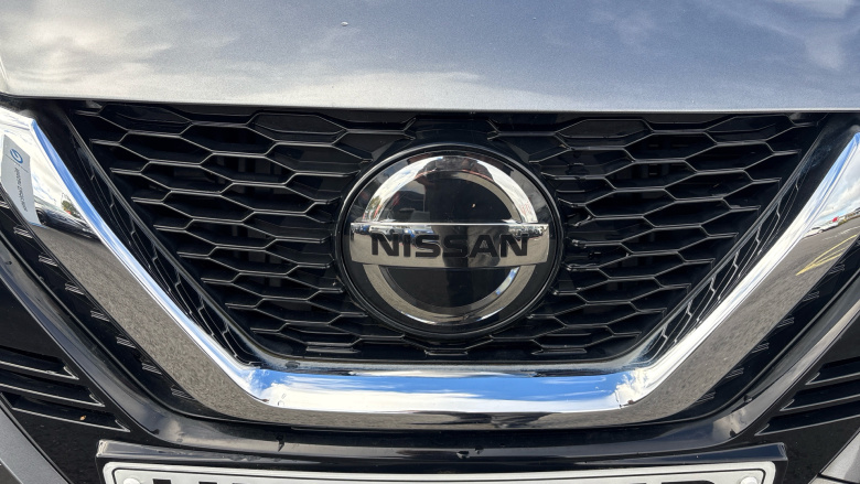 Nissan Qashqai 1.3 DiG-T 160 Tekna 5dr Petrol Hatchback